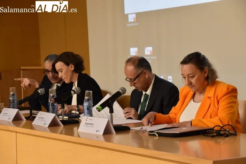 Inauguración de la jornada 'Itinerarios Cicerón: Investigación del cáncer en el CSIC: del laboratorio a los pacientes' en el CIC. Foto: Vanesa Martins