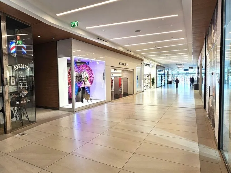 El Centro Comercial El Tormes abre un nuevo establecimiento de la reconocida marca de moda KOKER