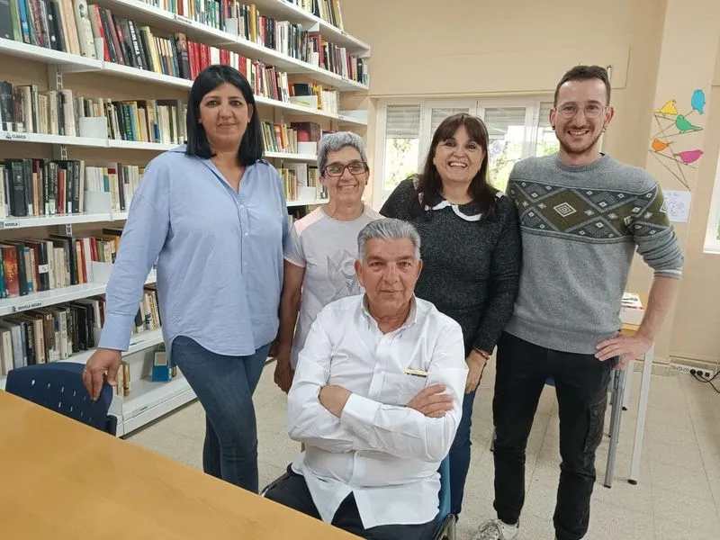 El libro y la exposición “Las (In)visibles de Pizarrales” destacan la vida de quince vecinas del barrio.