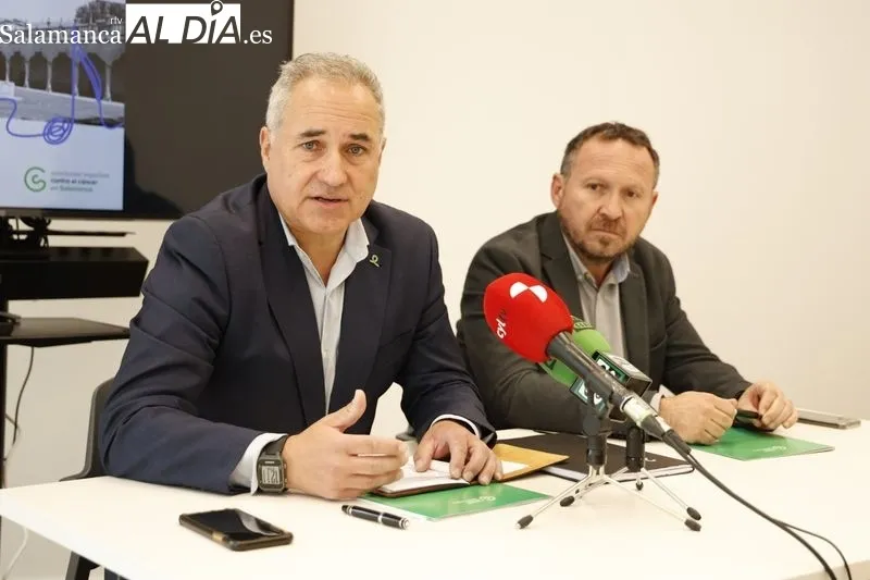Ángel Losada y Roberto Martín Mena, presidente y gerente, respectivamente, de la AECC de Salamanca. Foto: David Sañudo