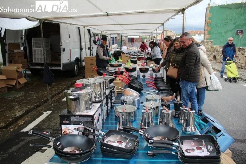 Grana afluencia de público a pesar de lo desapacible del día, ventoso y con algún chubasco / SILVESTRE