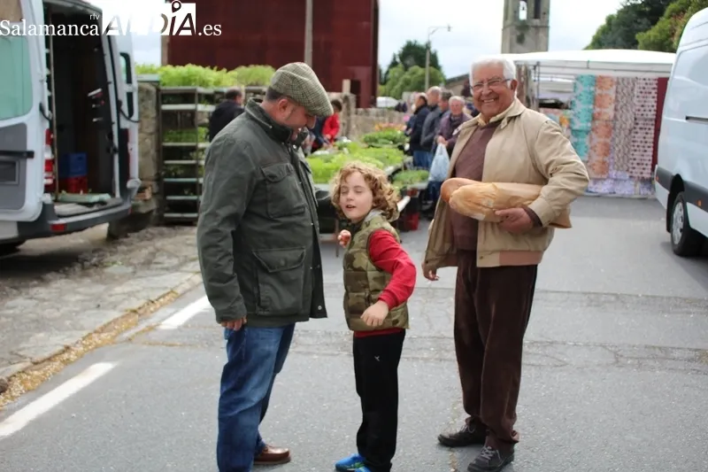 Grana afluencia de público a pesar de lo desapacible del día, ventoso y con algún chubasco / SILVESTRE