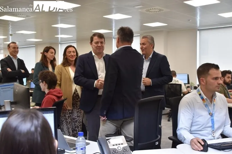 Visita de Alfonso Fernández Mañueco, presidente de CyL, al Centro de Alto Rendimiento de NTT DATA en Carbajosa de la Sagrada, Salamanca. Foto: Vanesa Martins