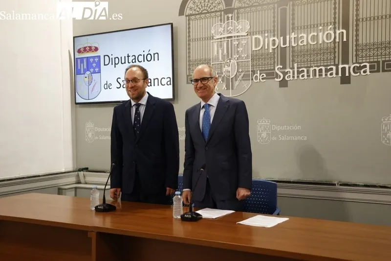 El diputado de Economía y Hacienda, Marcos Iglesias, junto al presidente de la Diputación de Salamanca, Javier Iglesias. Foto: David Sañudo