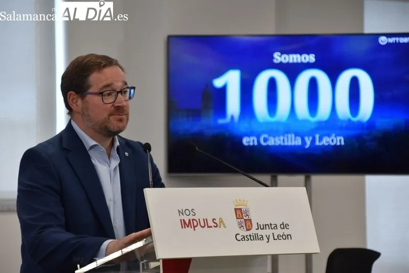 Visita de Alfonso Fernández Mañueco, presidente de CyL, al Centro de Alto Rendimiento de NTT DATA en Carbajosa de la Sagrada, Salamanca. Foto: Vanesa Martins