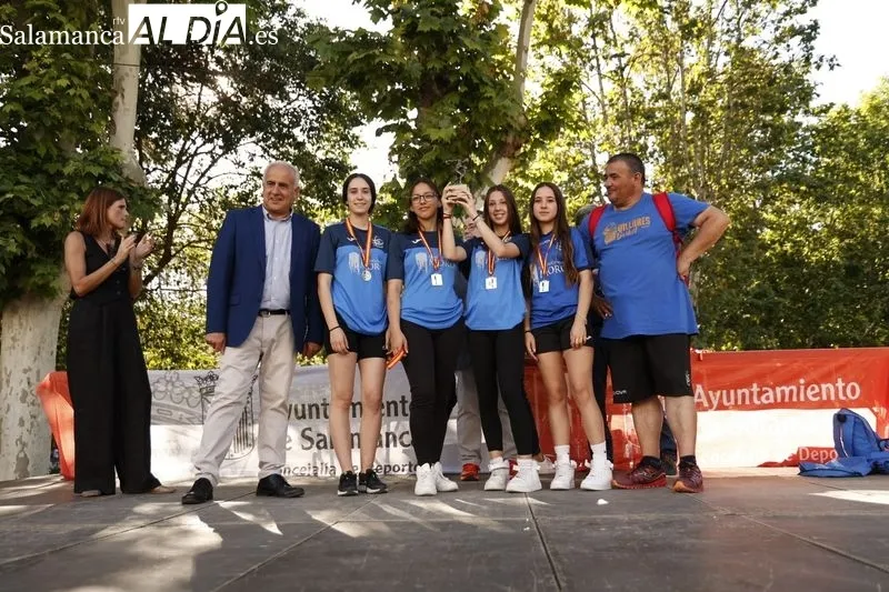 Entrega de galardones a los campeones y subcampeones locales de los Juegos Escolares. Fotos: David Sañudo