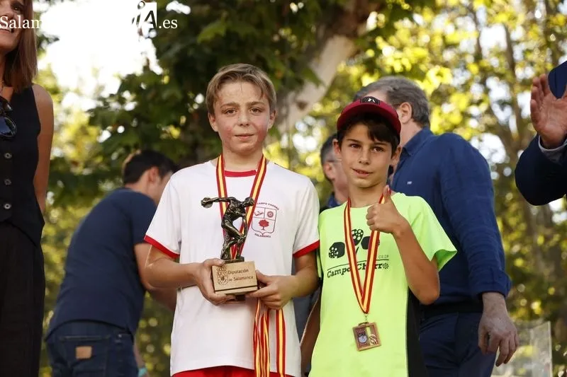 Entrega de galardones a los campeones y subcampeones locales de los Juegos Escolares. Fotos: David Sañudo