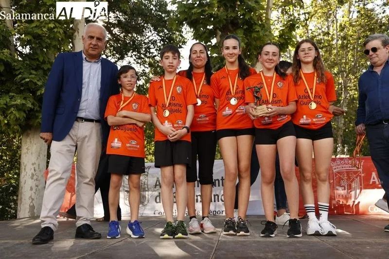 Entrega de galardones a los campeones y subcampeones locales de los Juegos Escolares. Fotos: David Sañudo