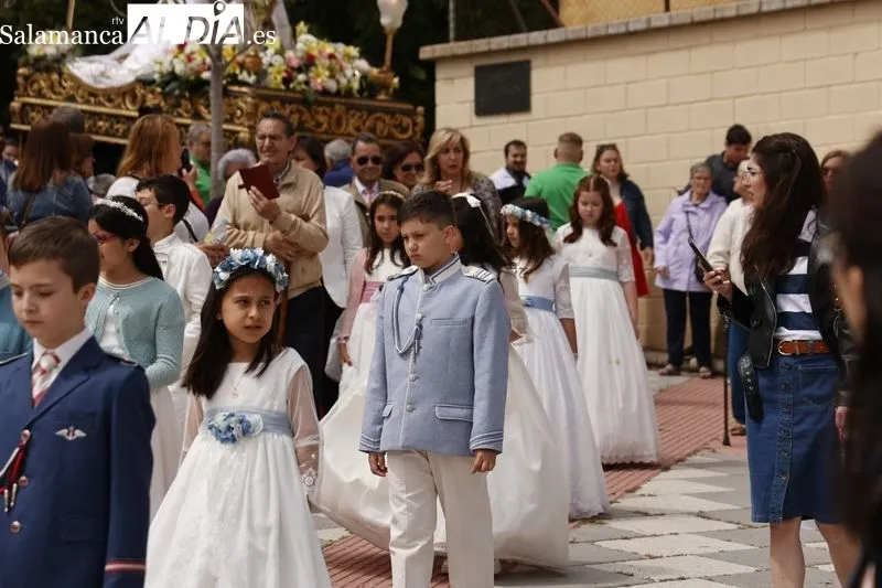 Procesión en honor a la Virgen de La Salud en el barrio Tejares. Fotos: David Sañudo