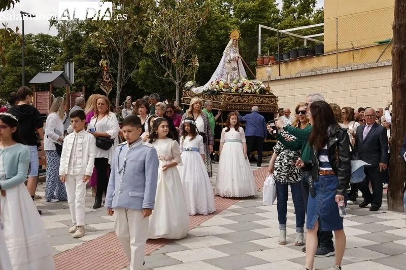 Procesión en honor a la Virgen de La Salud en el barrio Tejares. Fotos: David Sañudo