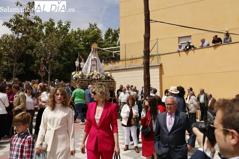 Procesión en honor a la Virgen de La Salud en el barrio Tejares. Fotos: David Sañudo
