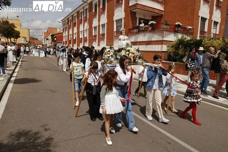 Procesión en honor a la Virgen de La Salud en el barrio Tejares. Fotos: David Sañudo