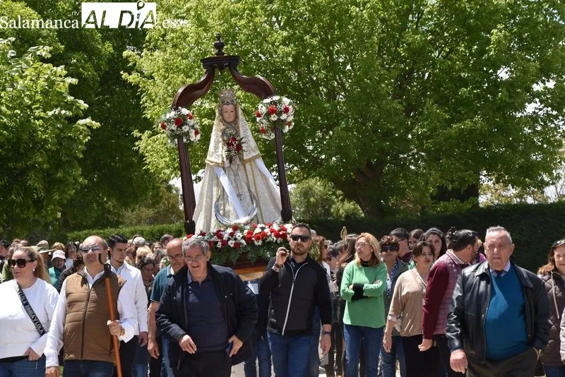 Procesión de la Virgen de los Remedios junto al Castillo del Buen Amor. Foto: V. Martins