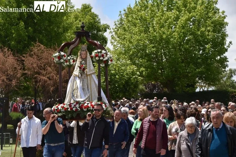 Procesión de la Virgen de los Remedios junto al Castillo del Buen Amor. Foto: V. Martins