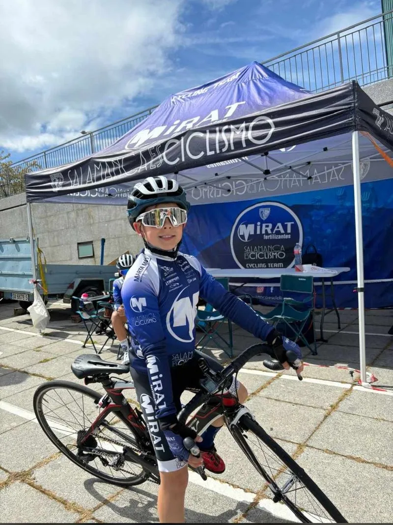 Ciclistas de la escuela Mirat - Salamanca es ciclismo en el I Trofeo Escuelas Mirat celebrado en Salamanca