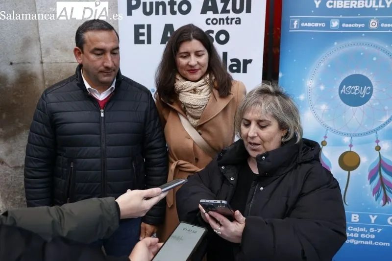 Acto en la plaza del Liceo de Salamanca con motivo del Día Internacional Contra el Acoso Escolar. Fotos: David Sañudo