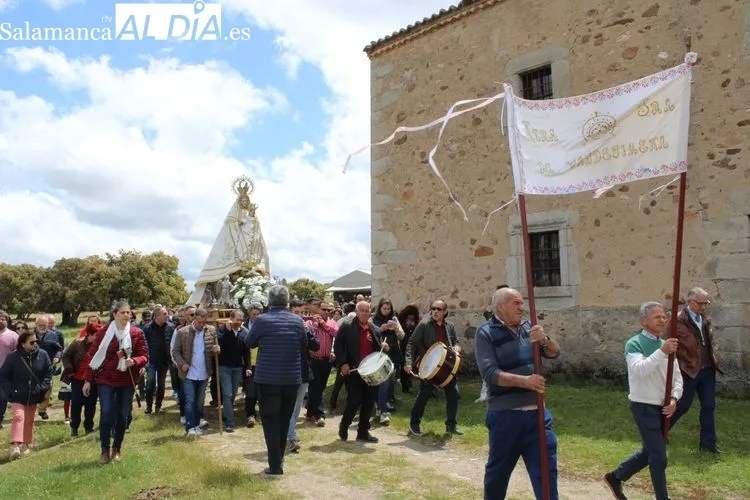Foto 9 - La Virgen de Valdejimena ilumina la romer&iacute;a con m&uacute;sica, bailes y tradici&oacute;n&nbsp;