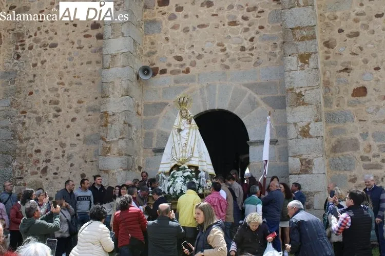 Foto 8 - La Virgen de Valdejimena ilumina la romer&iacute;a con m&uacute;sica, bailes y tradici&oacute;n&nbsp;