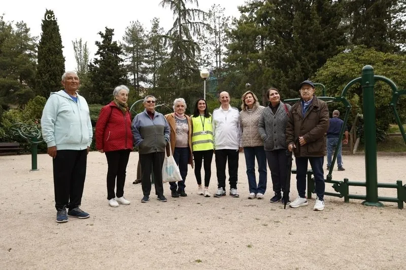 La concejala de Salud Pública, Vega Villar, asiste a una nueva edición del programa municipal de ejercicio físico en los parques biosaludables. Foto: David Sañudo