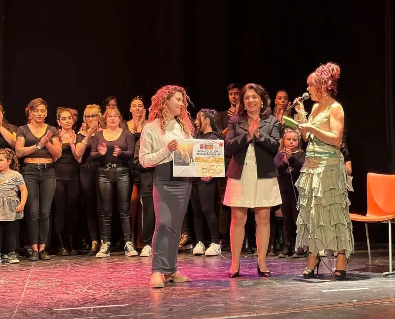 Desfile solidario de peinados y tocados de primavera-verano a favor de la Asociación de Padres de Niños Sordos de Salamanca