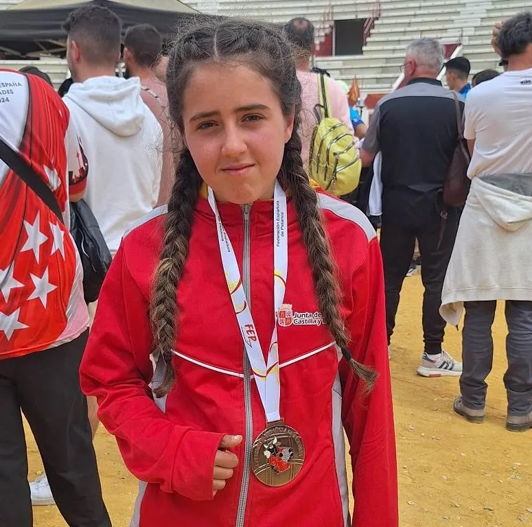 Foto 2 - Thais Sastre se cuelga la medalla de bronce en el Campeonato de Espa&ntilde;a de Selecciones