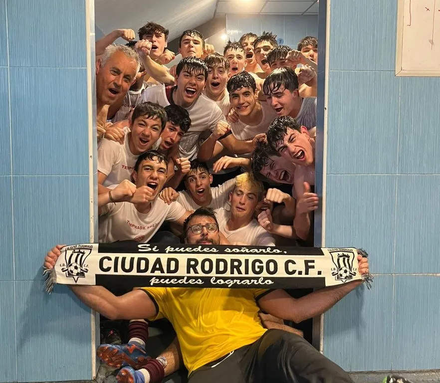 Foto 2 - Sergio Gonz&aacute;lez Centeno asciende con el DUX Logro&ntilde;o a la 1&ordf; Juvenil de La Rioja