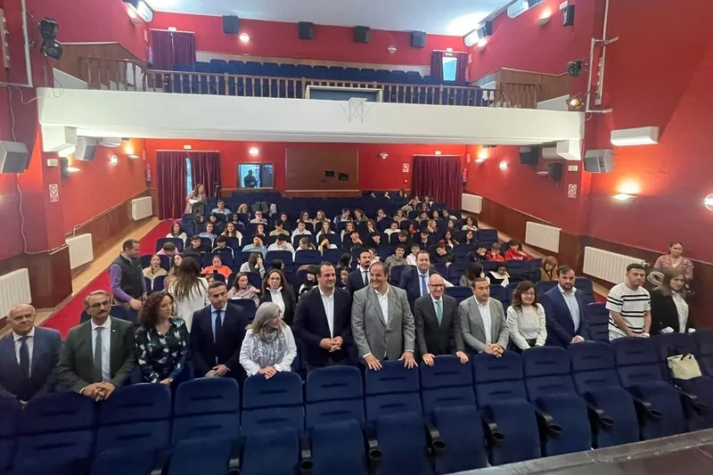 El presidente de la Diputación procedió en Guijuelo a la entrega del primer premio para el IES Ramos del Manzano de Vitigudino 