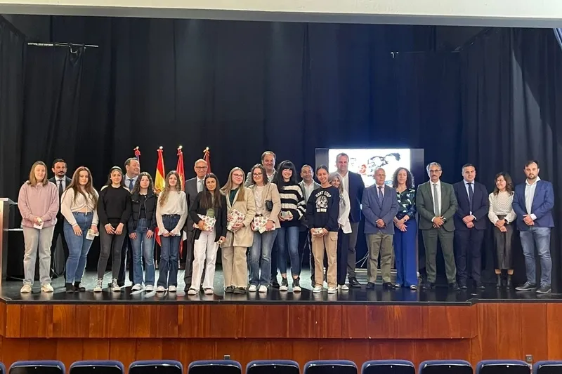 El presidente de la Diputación procedió en Guijuelo a la entrega del primer premio para el IES Ramos del Manzano de Vitigudino 