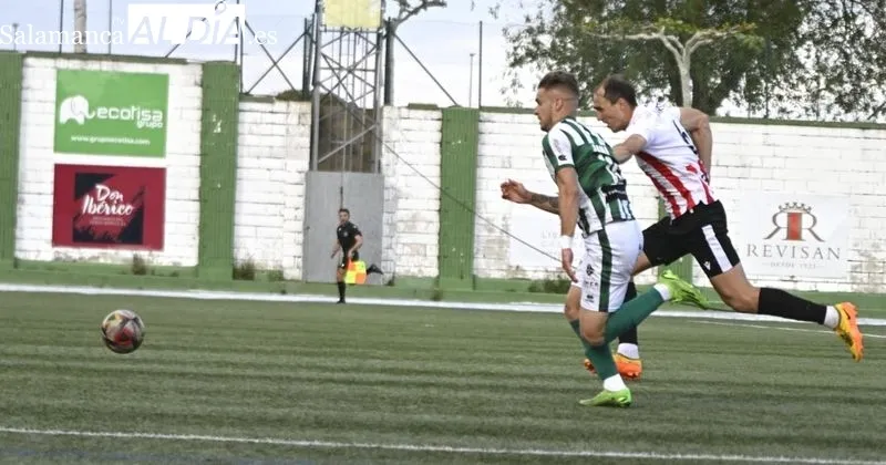 Foto 4 - El CD Guijuelo y la UD Logro&ntilde;&eacute;s firman las tablas en el Municipal para que Las Gaunas decidan el pase de ronda (0-0)