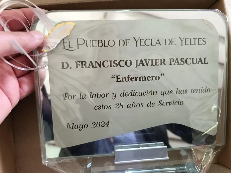 Vecinos de Yecla de Yeltes se despedían del que ha sido su enfermero durante los últimos 28 años
