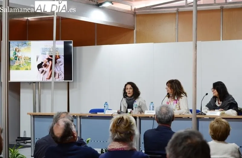 Foto 2 - &ldquo;La vida sin ficci&oacute;n es insoportable&rdquo;, Isabel Bernardo presenta en la Feria del Libro de Salamanca su libro de relatos 'Los gatos no hacen preguntas'