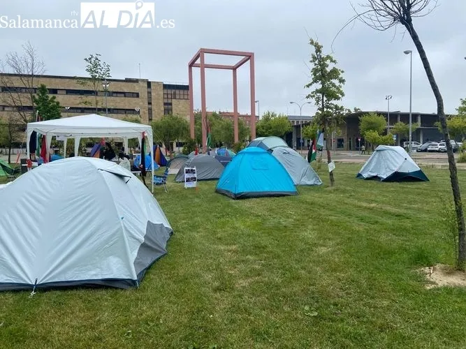 Acampada de estudiantes universitarios en el campus Unamuno | FOTOS: Vanesa Martins 