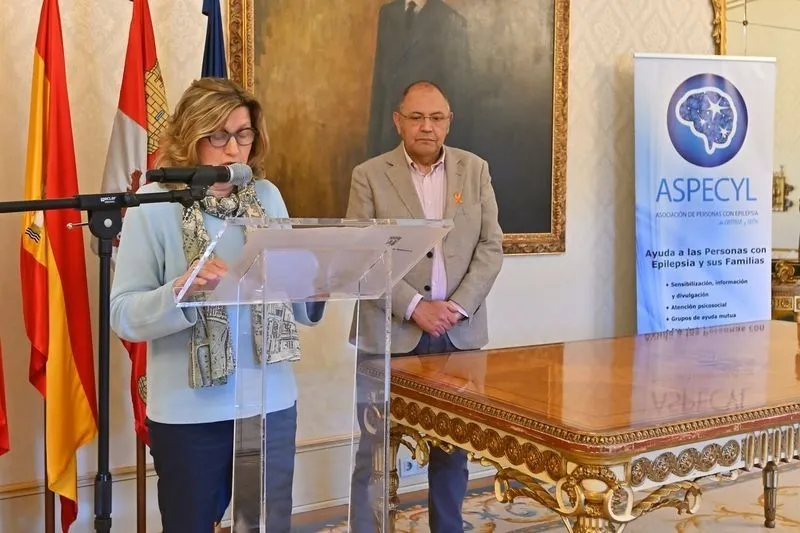 La concejala de Salud Pública, Vega Villar, recibe a la asociación con motivo del Día Nacional de la Epilepsia.