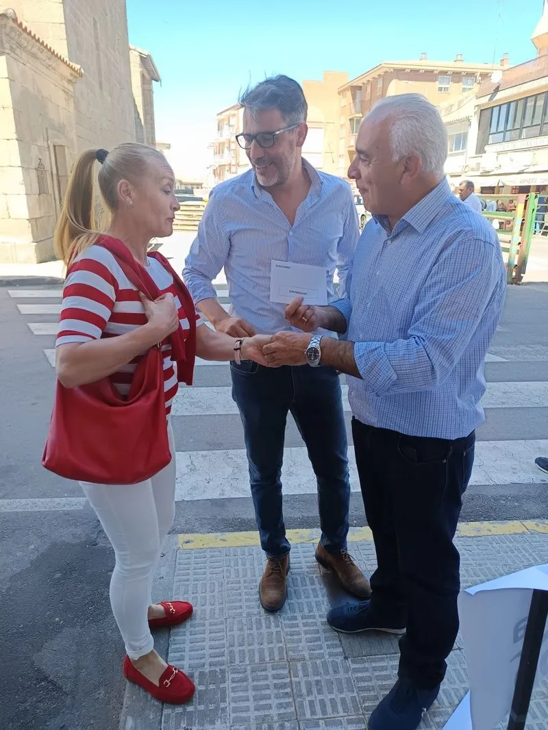 Foto 8 - El PP hace campa&ntilde;a de las europeas en las cuatro calles en Vitigudino