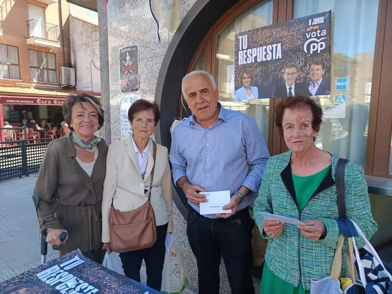Foto 7 - El PP hace campa&ntilde;a de las europeas en las cuatro calles en Vitigudino