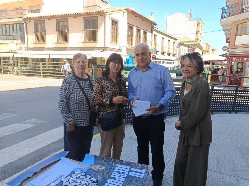 Foto 3 - El PP hace campa&ntilde;a de las europeas en las cuatro calles en Vitigudino