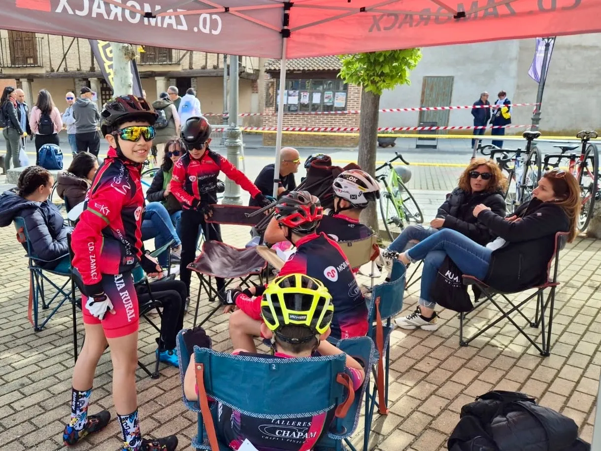 Foto 5 - Macotera se transforma en una fiesta deportiva con la III Copa Castilla y Le&oacute;n de escuelas ciclistas