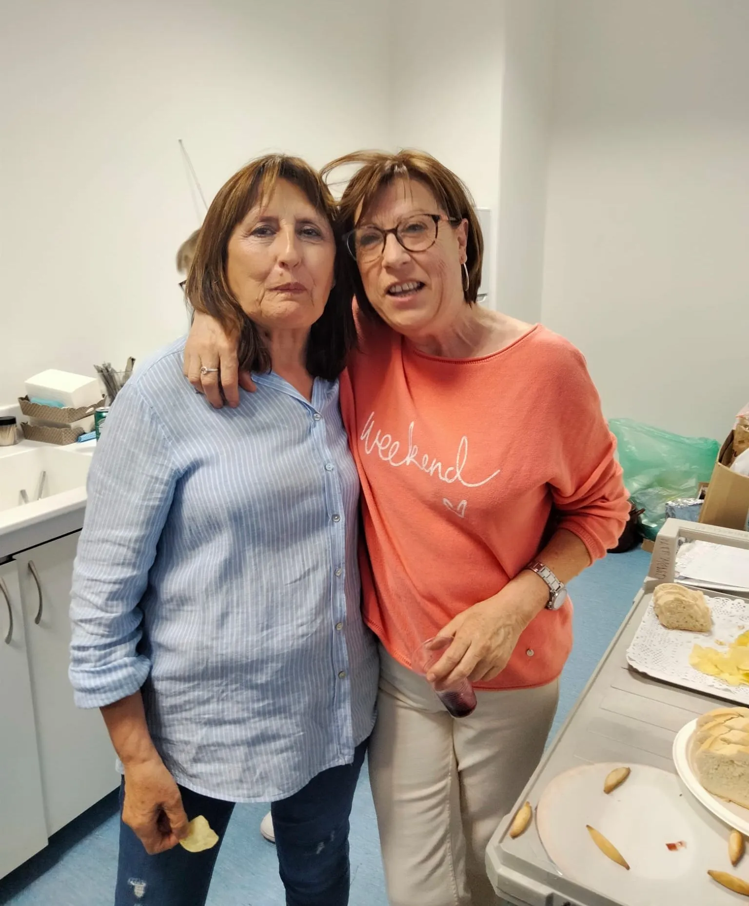 Toñi Gutiérrez y Pilar Peinador celebran la jubilación con sus compañeros
