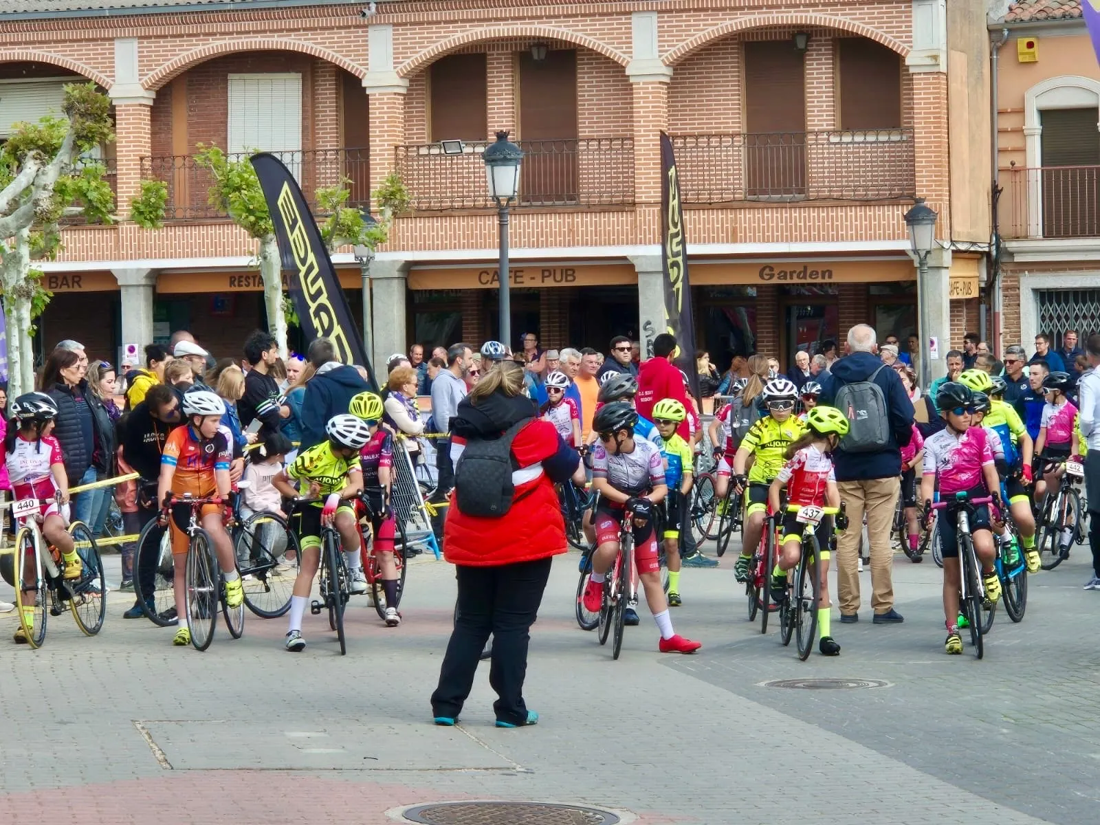 Foto 4 - Macotera se transforma en una fiesta deportiva con la III Copa Castilla y Le&oacute;n de escuelas ciclistas
