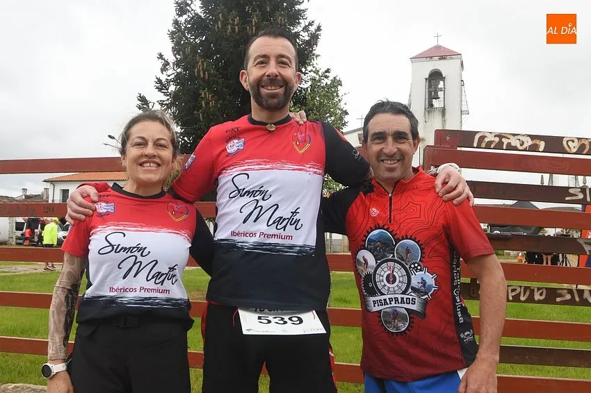 Foto 2 - Adri&aacute;n Mart&iacute;n y Ver&oacute;nica S&aacute;nchez se imponen en el estreno de la Carrera Popular de &Aacute;gueda