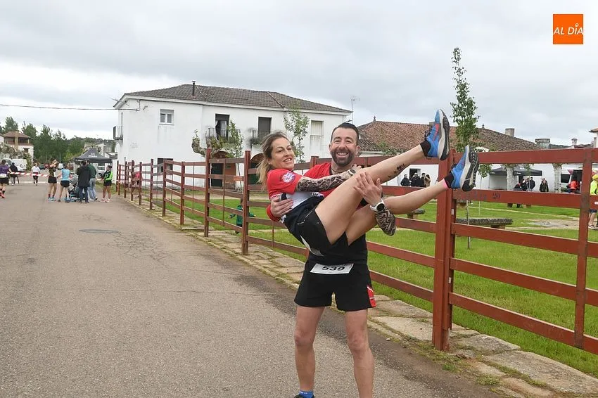 Foto 3 - Adri&aacute;n Mart&iacute;n y Ver&oacute;nica S&aacute;nchez se imponen en el estreno de la Carrera Popular de &Aacute;gueda