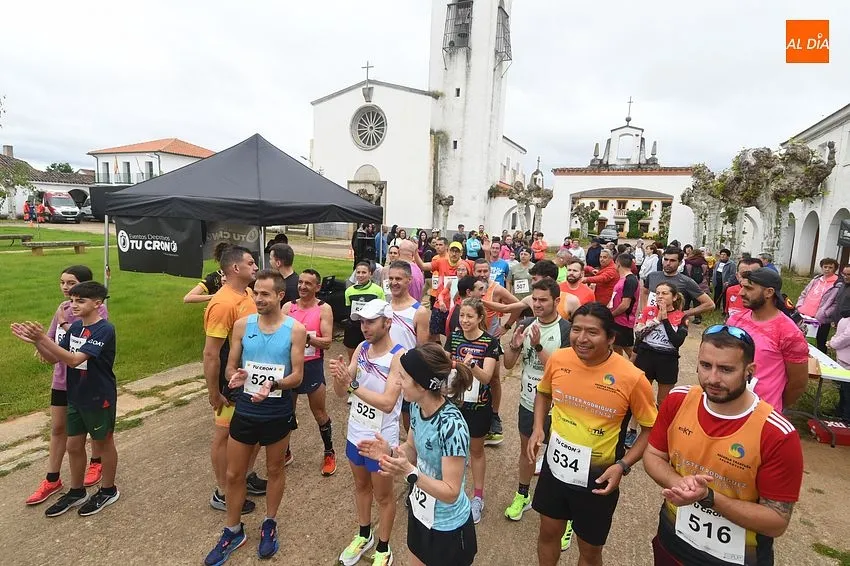 Foto 10 - Adri&aacute;n Mart&iacute;n y Ver&oacute;nica S&aacute;nchez se imponen en el estreno de la Carrera Popular de &Aacute;gueda