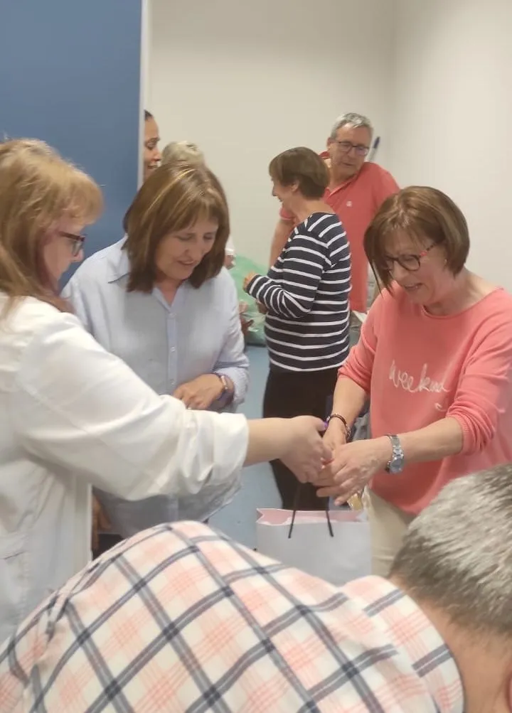 Toñi Gutiérrez y Pilar Peinador celebran la jubilación con sus compañeros