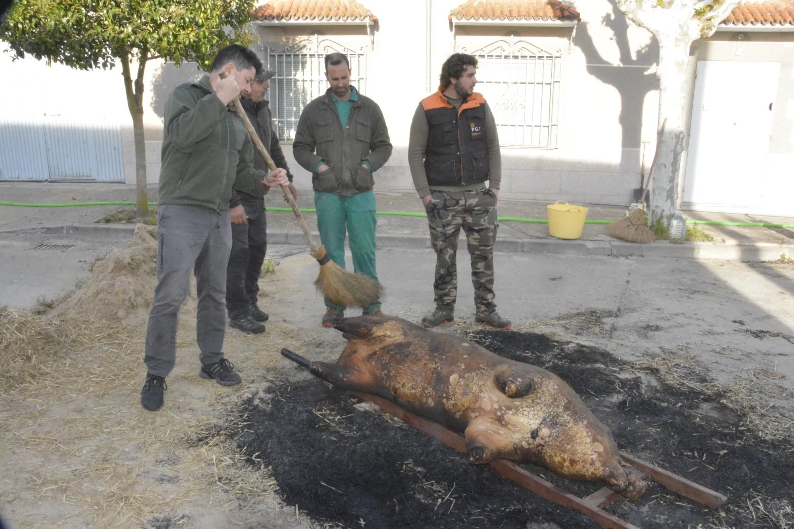 Foto 6 - Cantaracillo se vuelca en su VII Matanza Tradicional
