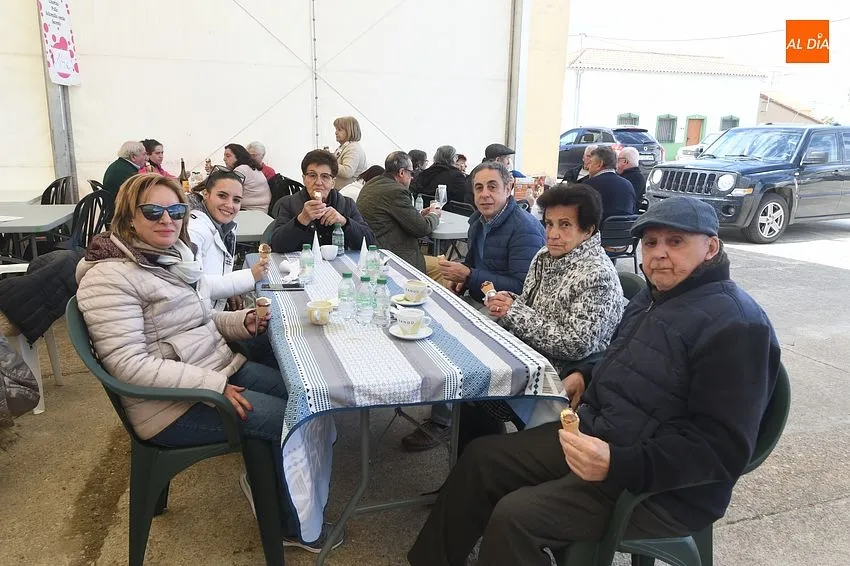 Comida popular en Cabrillas para celebrar de San Isidro Labrador/ Fotos: Adrián M.Pastor