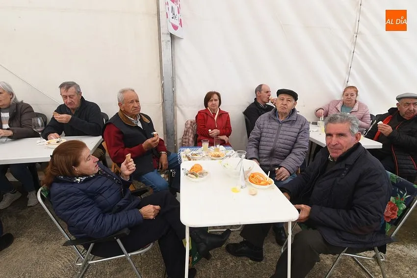 Comida popular en Cabrillas para celebrar de San Isidro Labrador/ Fotos: Adrián M.Pastor