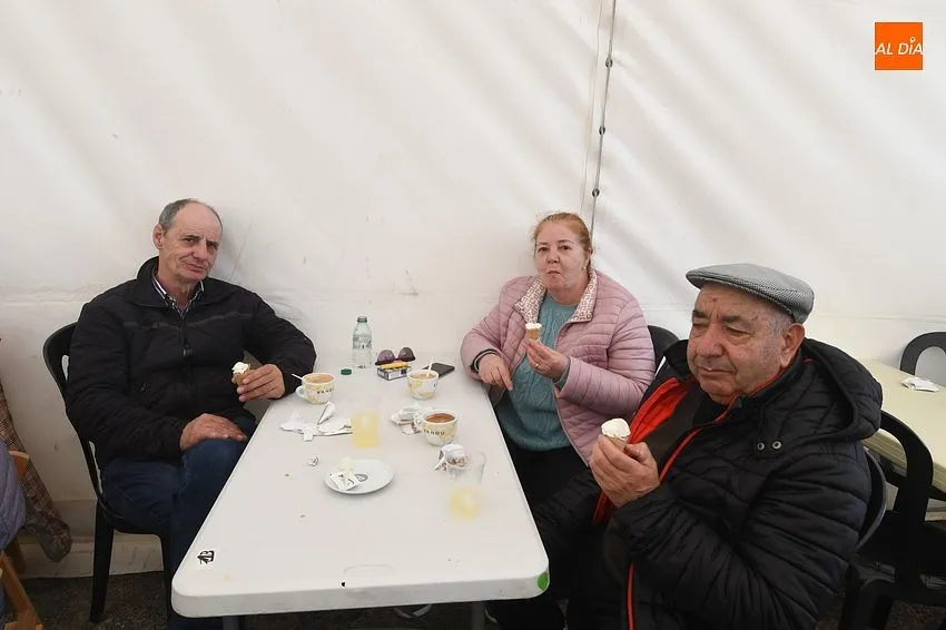 Comida popular en Cabrillas para celebrar de San Isidro Labrador/ Fotos: Adrián M.Pastor
