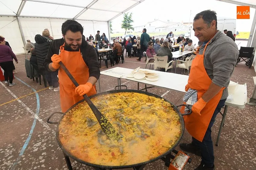 Comida popular en las fiestas de SAn Isidro en Carpio de Azaba/ Fotos: Adrián M.Pastor
