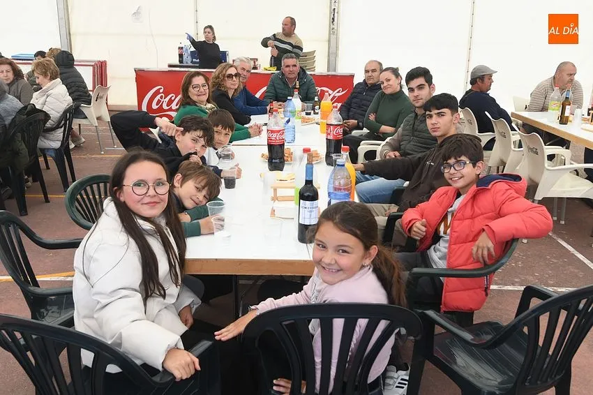 Comida popular en las fiestas de SAn Isidro en Carpio de Azaba/ Fotos: Adrián M.Pastor