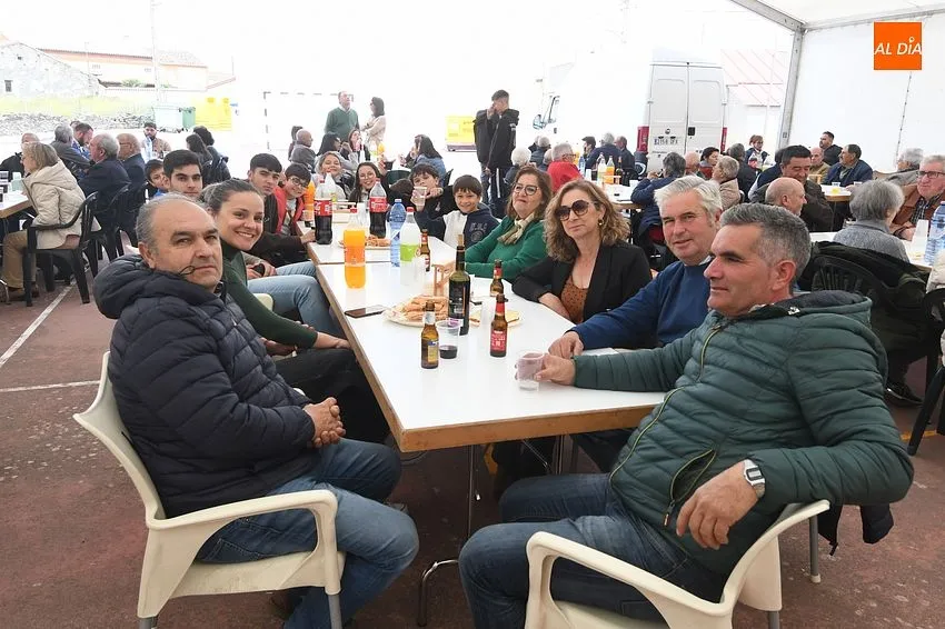 Comida popular en las fiestas de SAn Isidro en Carpio de Azaba/ Fotos: Adrián M.Pastor